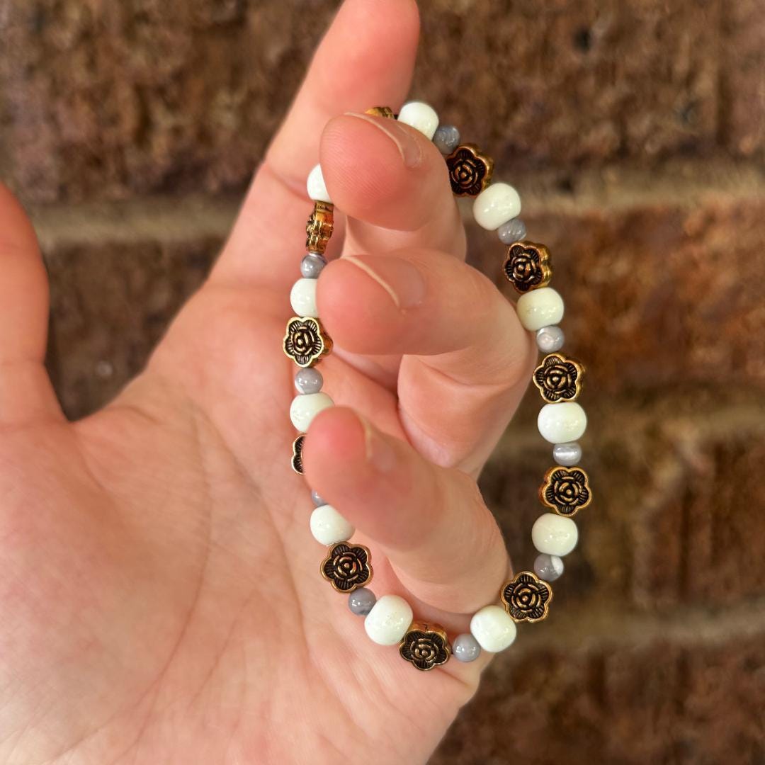 Dyed Mother Of Pearl Beaded Gemstone Bracelet